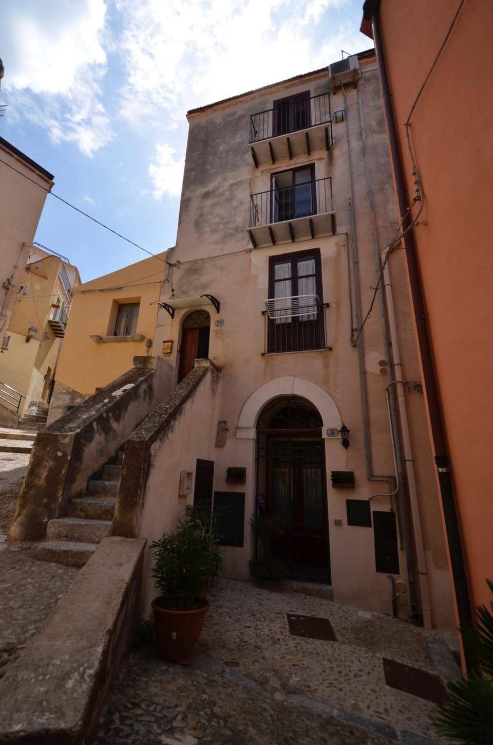 Facade/entrance