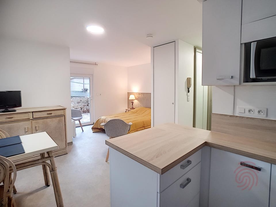 Studio rénové avec terrasse, proche des Thermes et du centre ville, Lamalou-les-Bains - FR-1-451-61 Apartment in Occitanie
