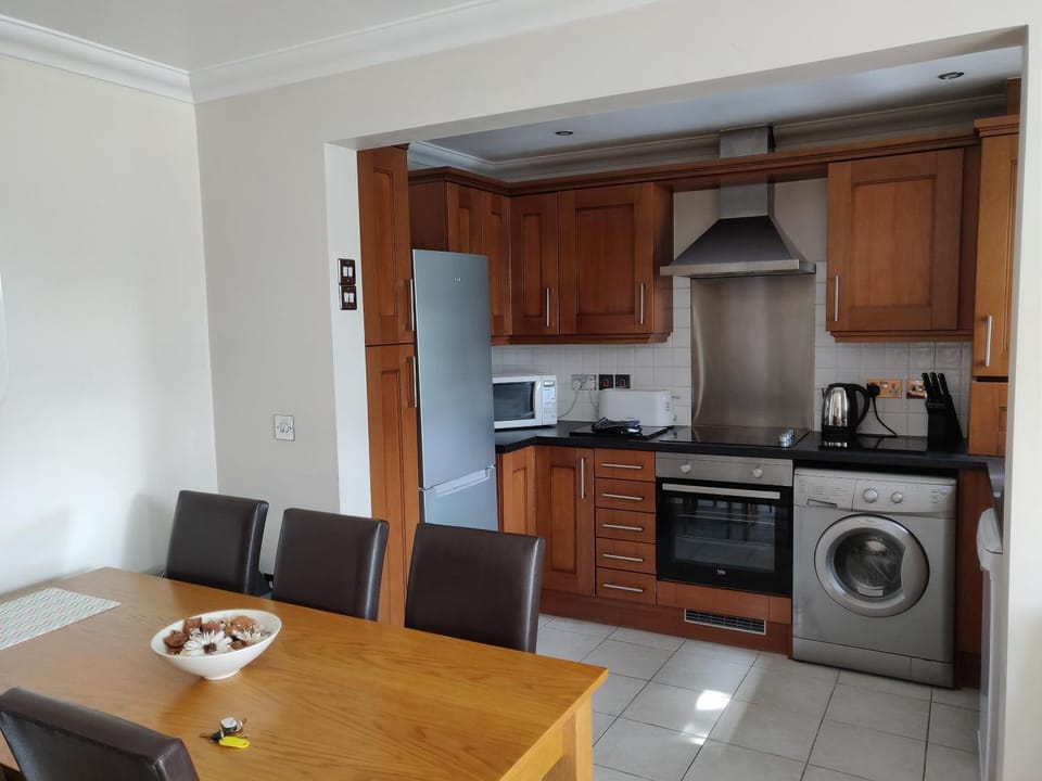 Coffee/tea facilities, Dining area, dishwasher, minibar, pet friendly, stove, toaster, washing machine