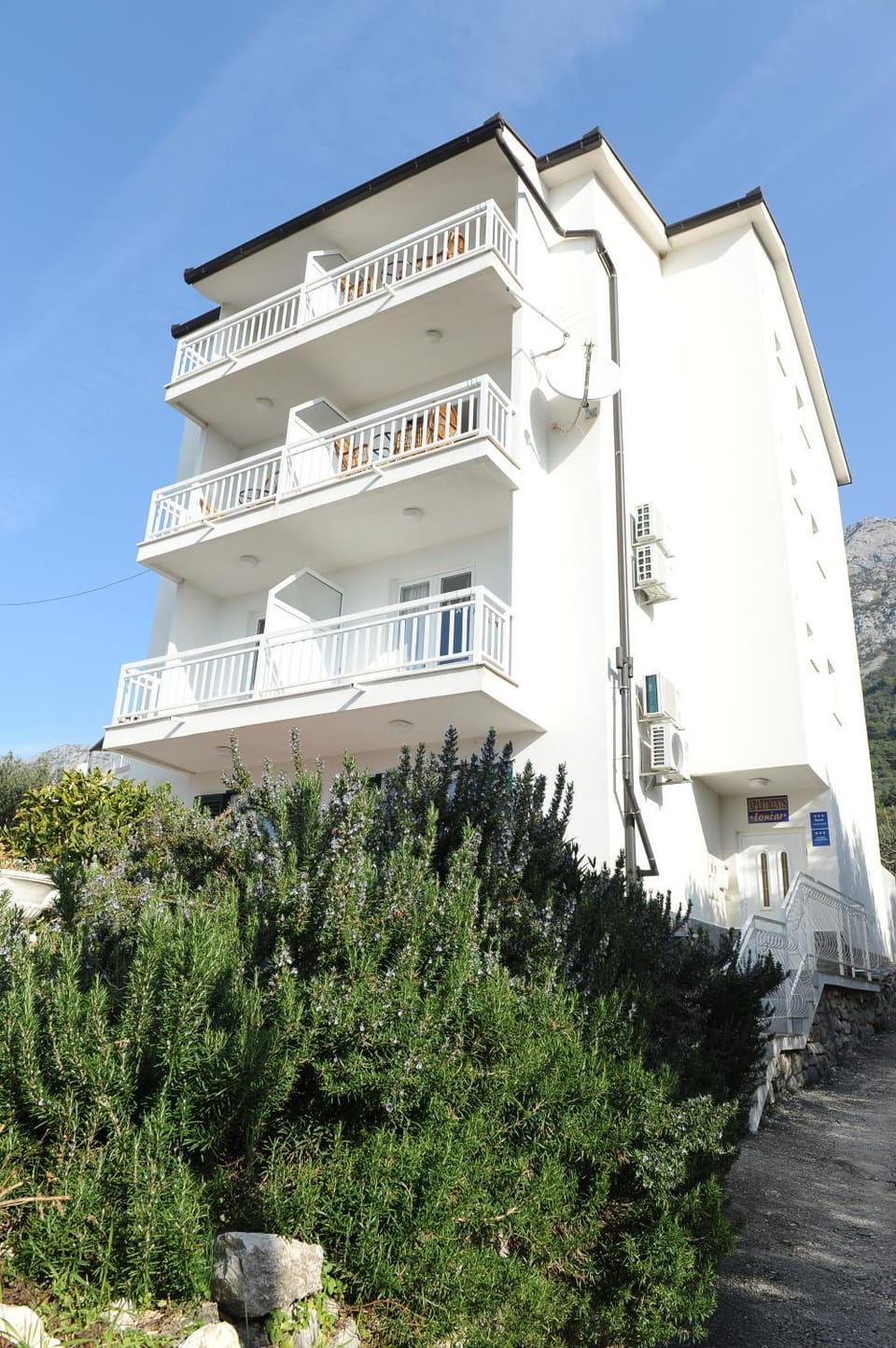 Facade/entrance