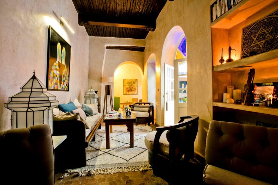 Living room, Decorative detail, Seating area, Dining area