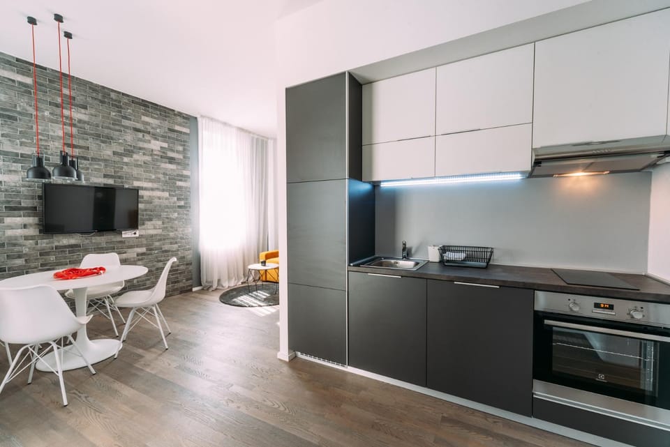 Kitchen or kitchenette, Dining area, oven, stove
