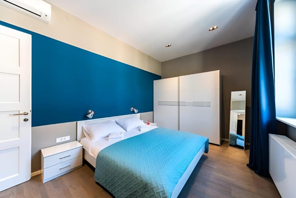 Bed, Bedroom, wardrobe, air conditioner