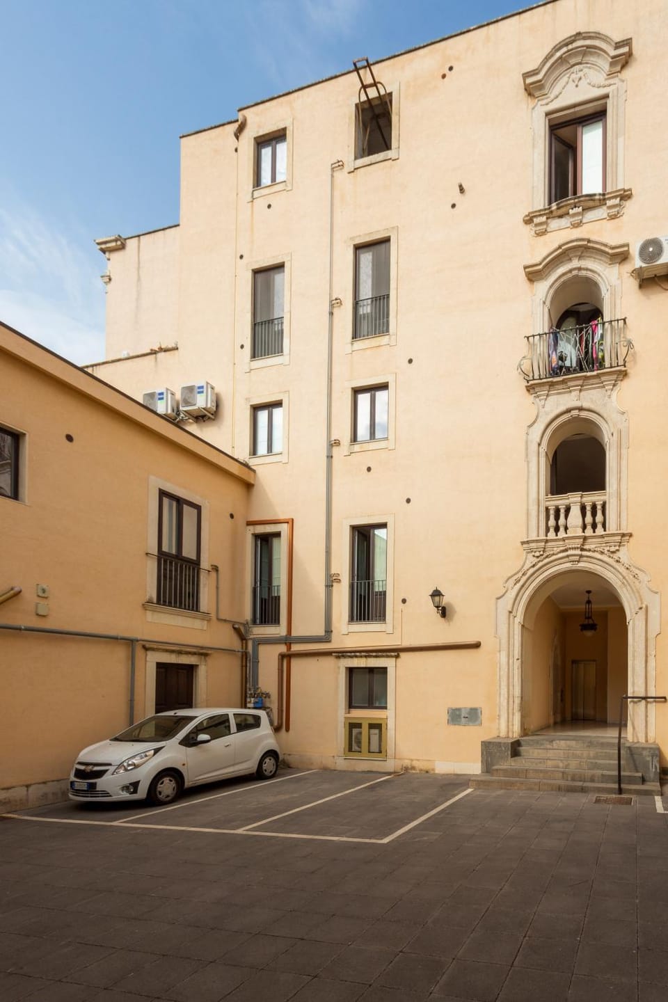 Facade/entrance