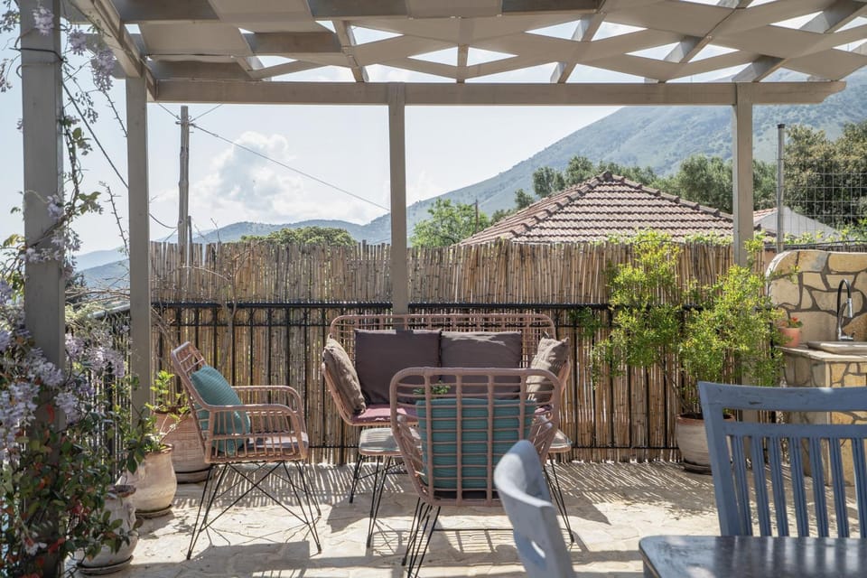 Property building, Balcony/Terrace, Living room