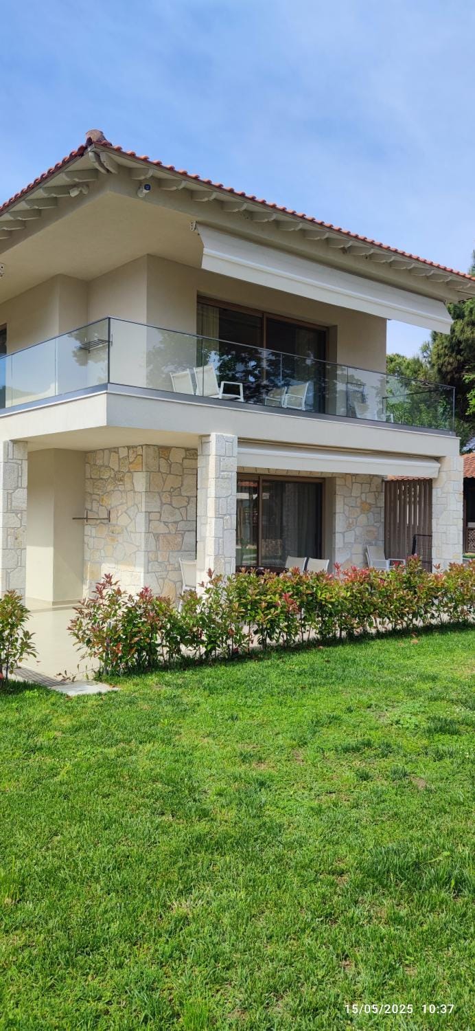 Property building, Day, Garden, Garden view