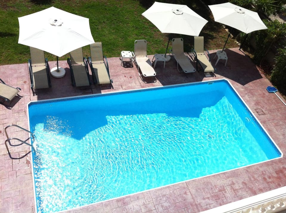 Day, Pool view