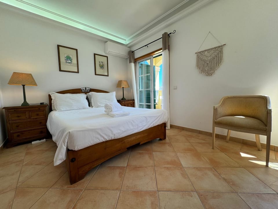 Happy Silva Guesthouse Bed and Breakfast in Lagos