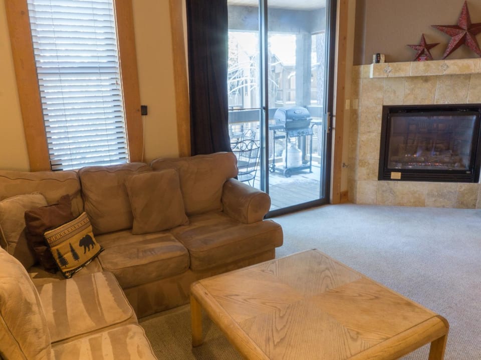 Walk to the Village - Spacious Northstar Condo Apartment in Northstar Drive