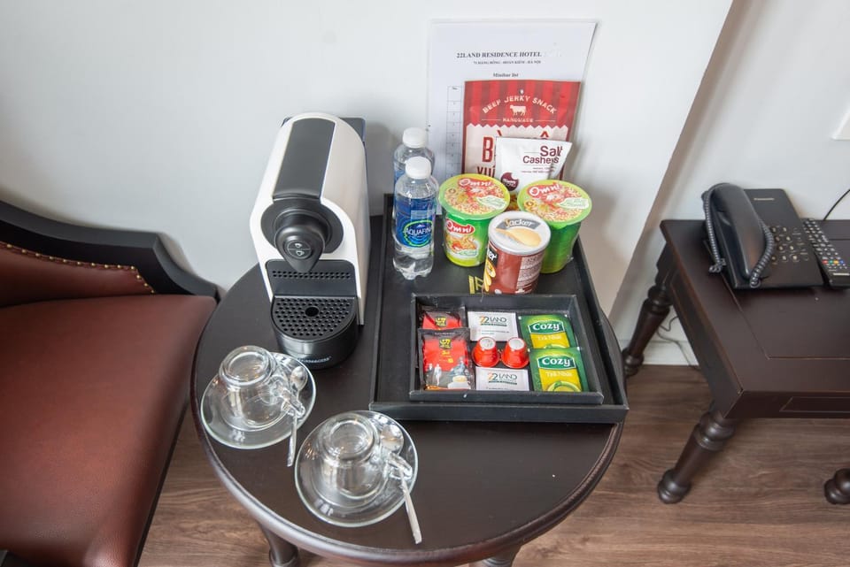 Coffee/tea facilities, Living room, Food and drinks, Seating area, Food, Drinks