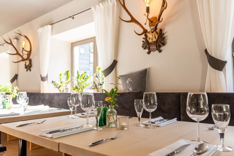 Restaurant/places to eat, Food and drinks, Banquet/Function facilities, Drinks, Alcoholic drinks