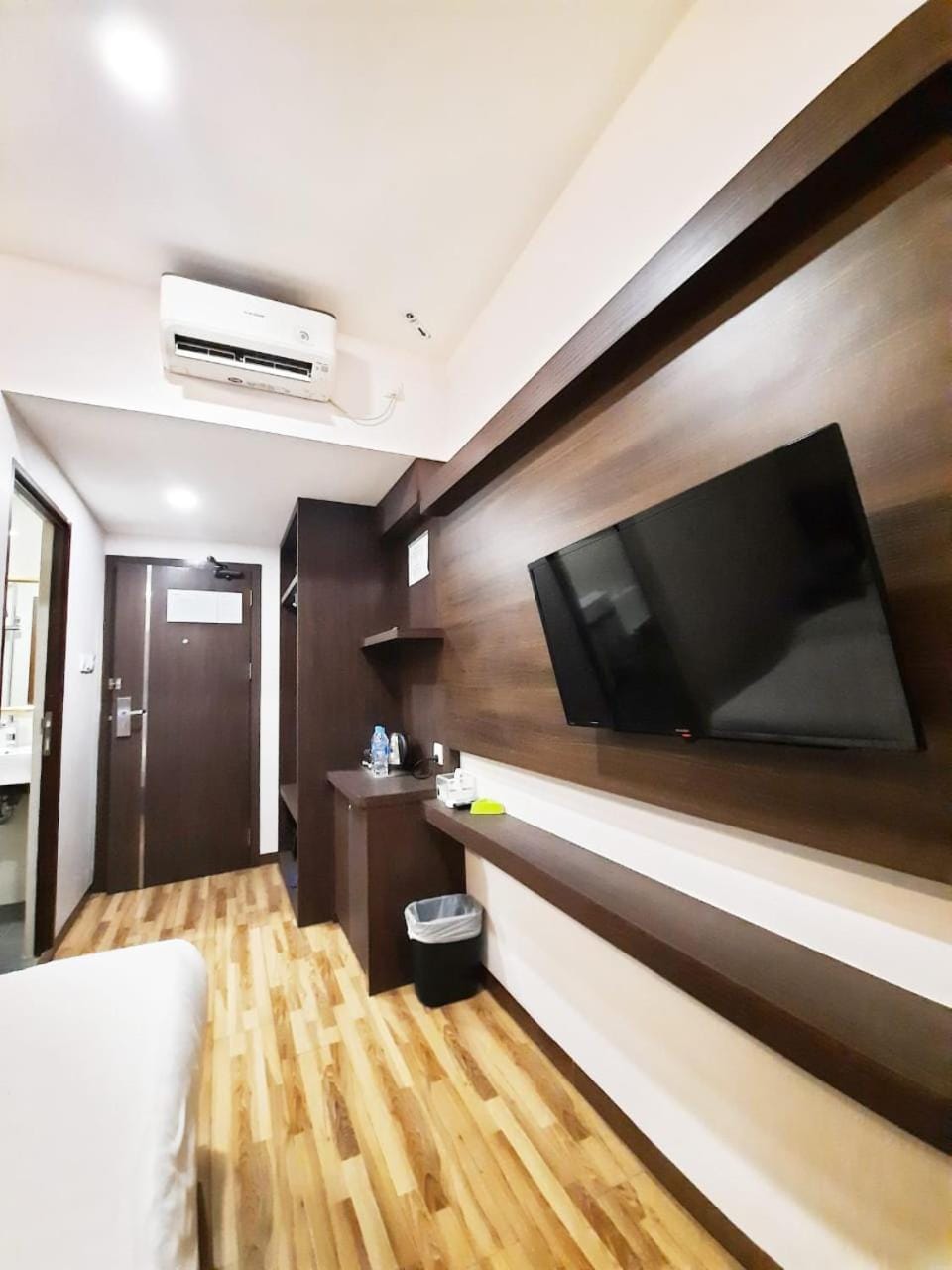 Bedroom, air conditioner