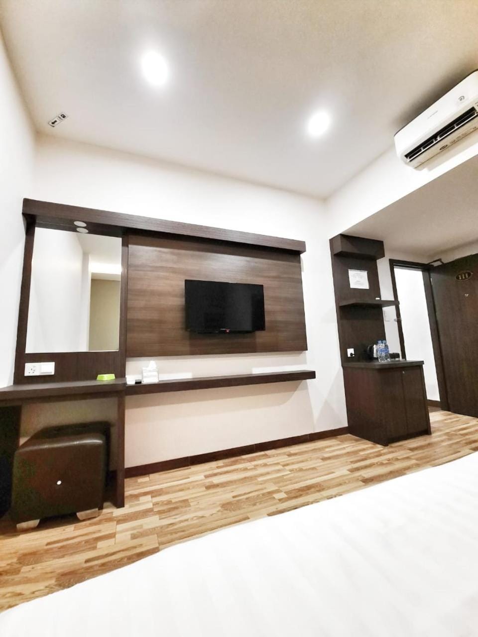 Bed, Bedroom, air conditioner