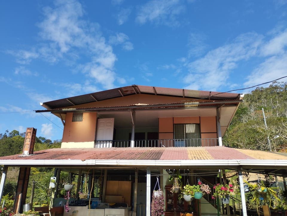 Property building, Day, Balcony/Terrace