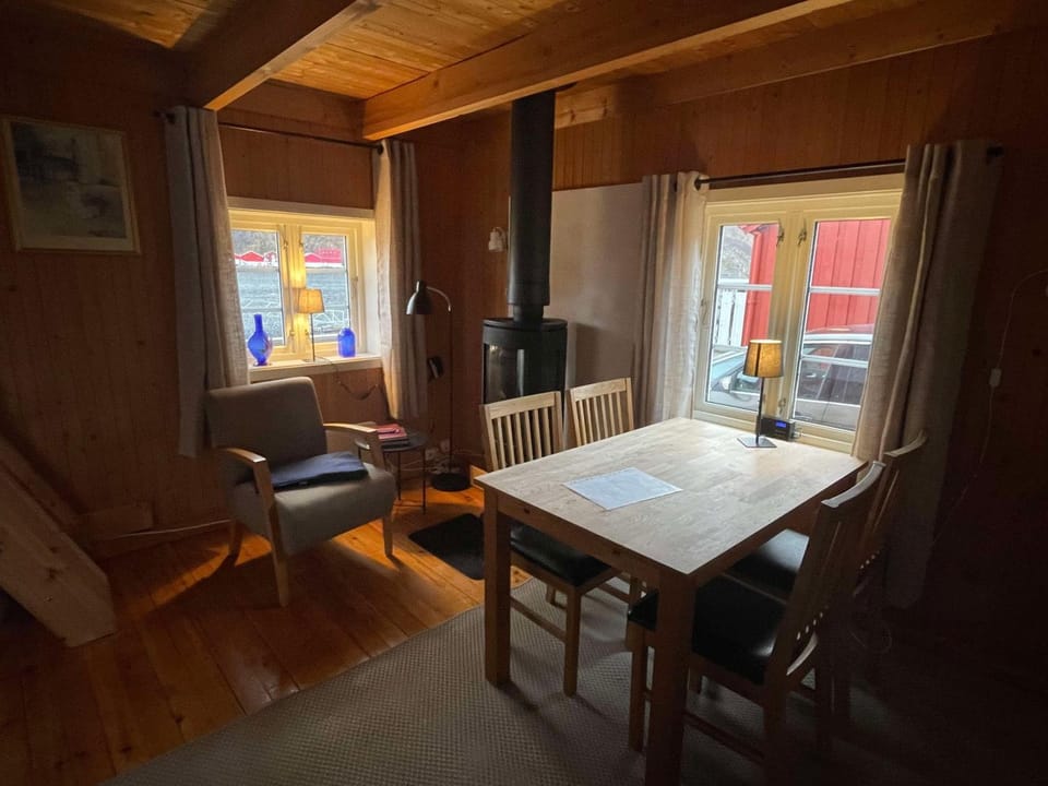 Living room, Dining area, fireplace