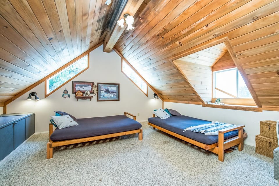 Sparrow Cove House in Shaver Lake