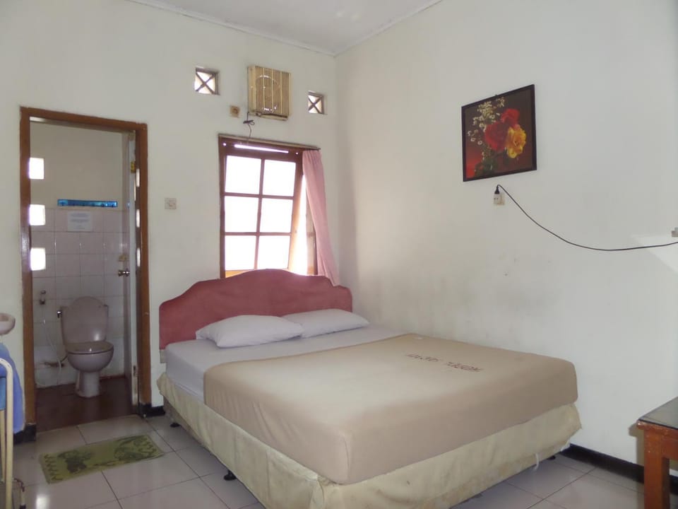 Toilet, Bedroom
