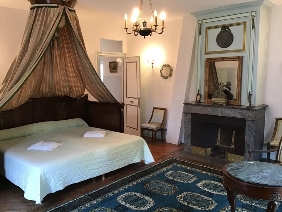 Chateau de la Chapelle des Bois Bed and Breakfast in Bourgogne-Franche-Comté