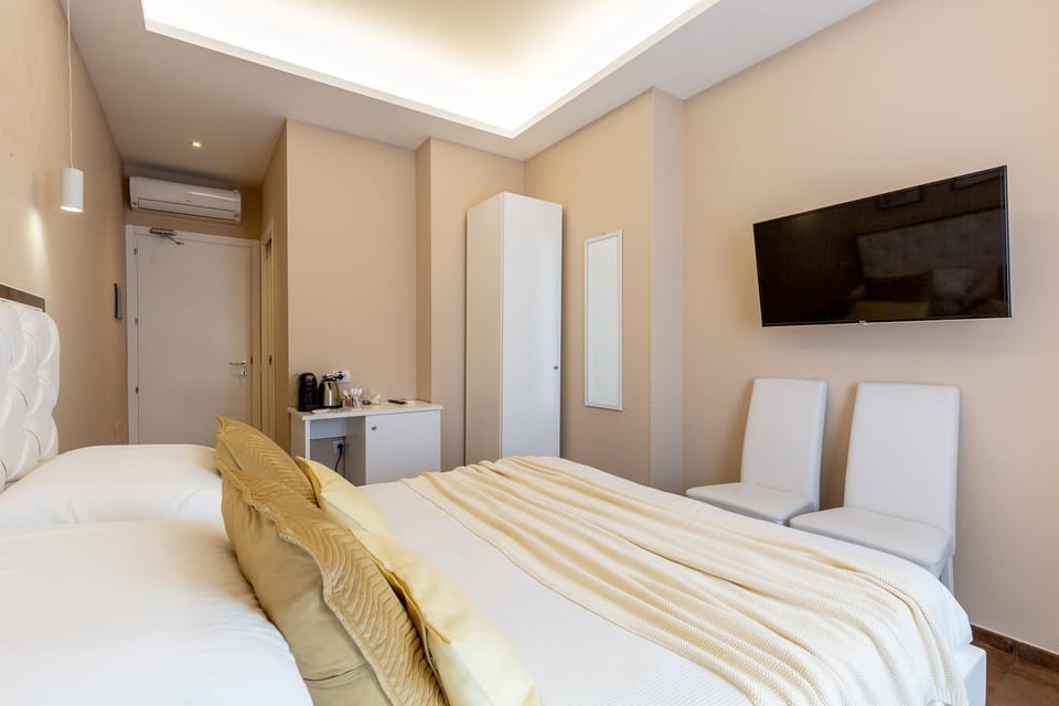 TV and multimedia, Photo of the whole room, Bedroom, hair dresser