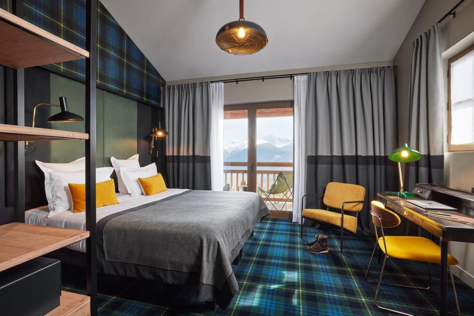 Bed, Balcony/Terrace, Photo of the whole room, Bedroom, Mountain view, locker