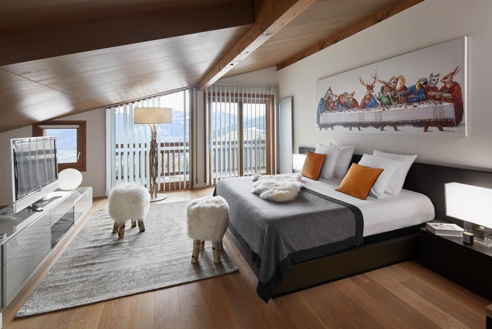 Bed, Photo of the whole room, Mountain view