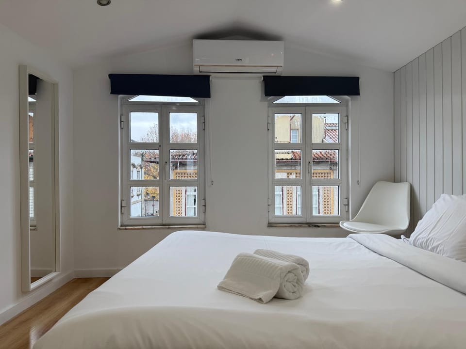 Bed, Photo of the whole room, Bedroom, towels, air conditioner