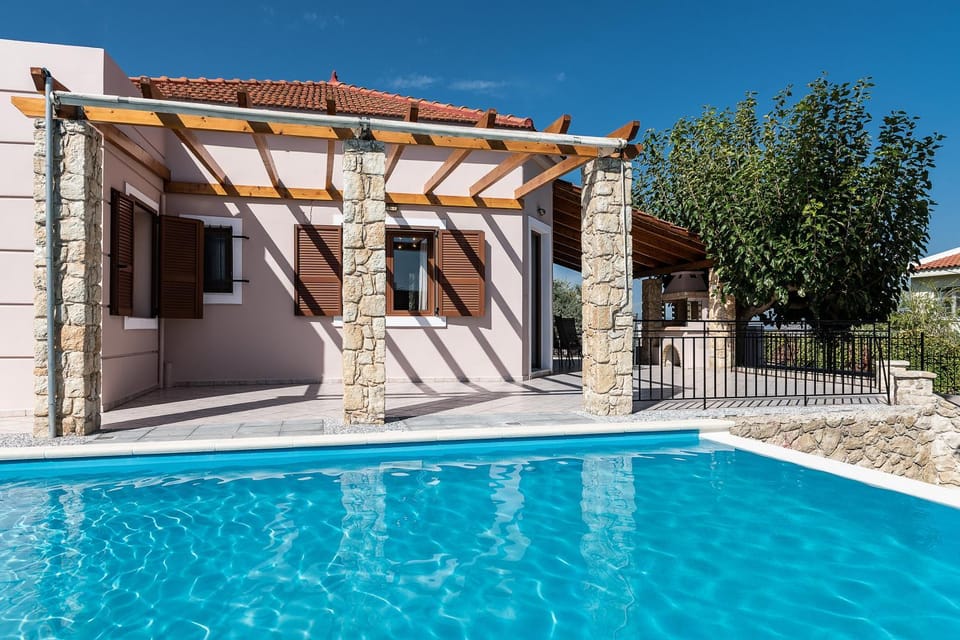 Property building, BBQ facilities, Garden, Balcony/Terrace, Swimming pool