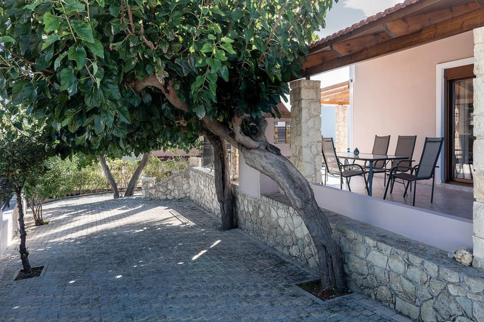 Patio, BBQ facilities, Garden, Balcony/Terrace