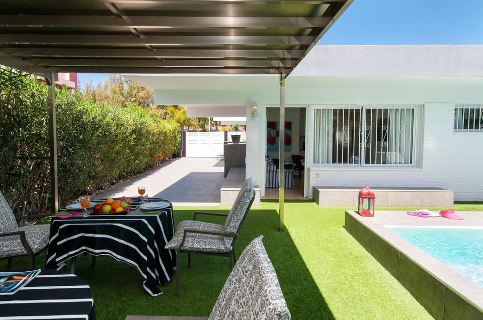 Garden, Dining area, Swimming pool