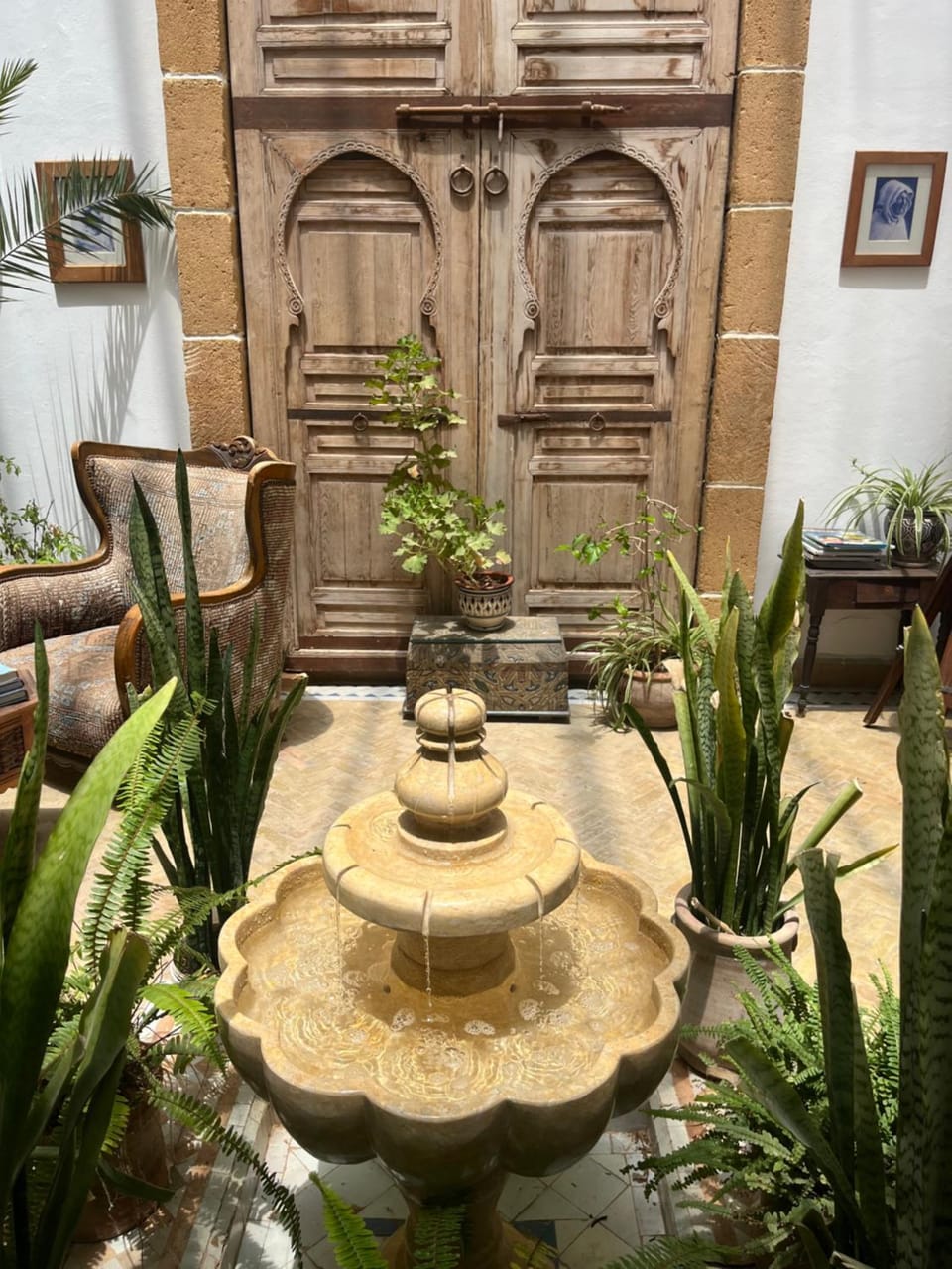 Property building, Patio, Day, Living room
