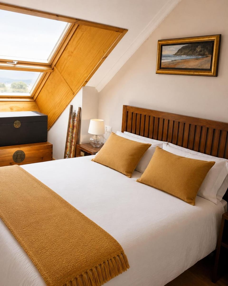 Bed, Photo of the whole room, Bedroom