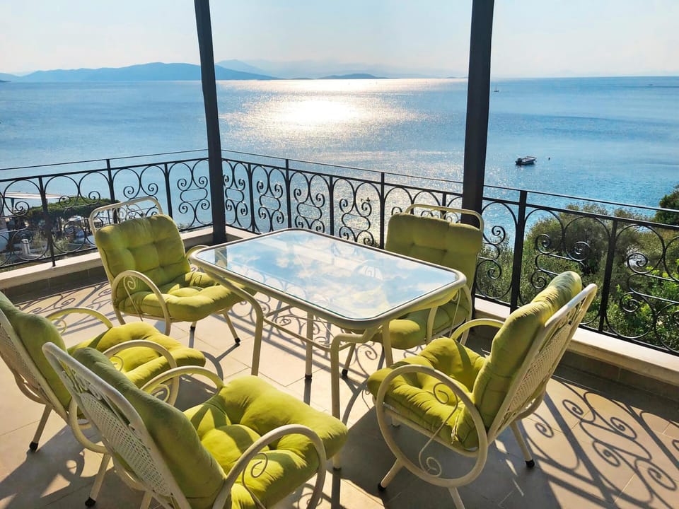 Balcony/Terrace, Sea view, Location