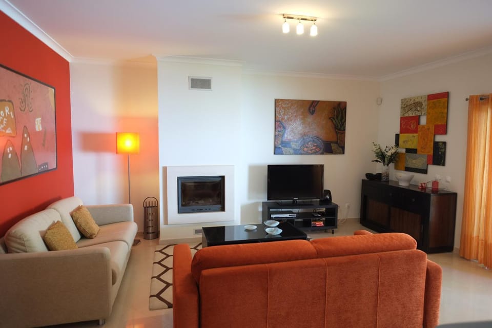 Communal lounge/ TV room, TV and multimedia, Living room