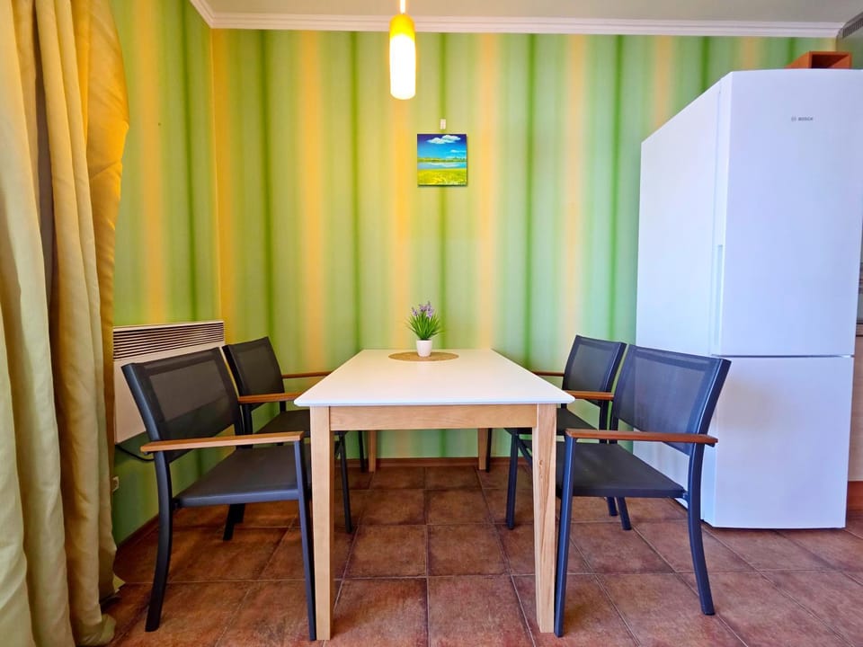Великі котеджі з терасами у моря Совіньйон House in Odessa