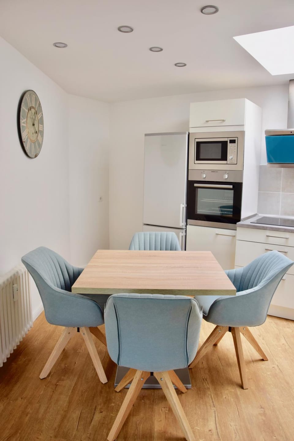Seating area, Dining area