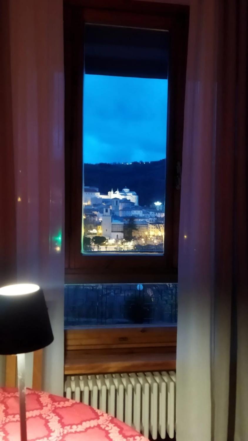 Restaurant/places to eat, City view