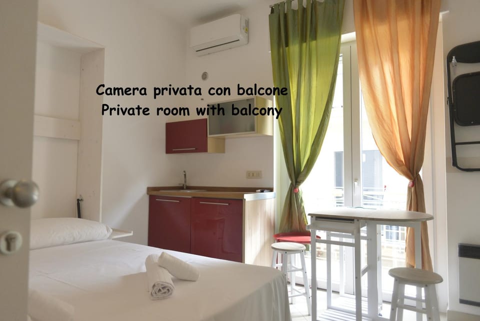 Bed, Kitchen or kitchenette, Photo of the whole room, Bedroom, air conditioner