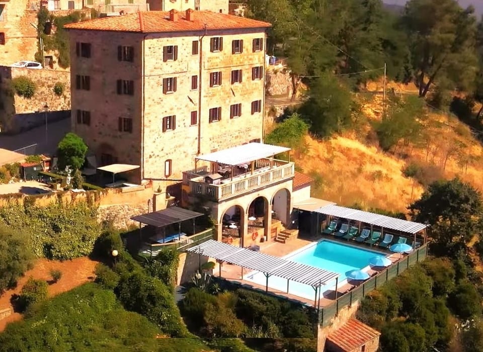 Property building, Balcony/Terrace, Pool view