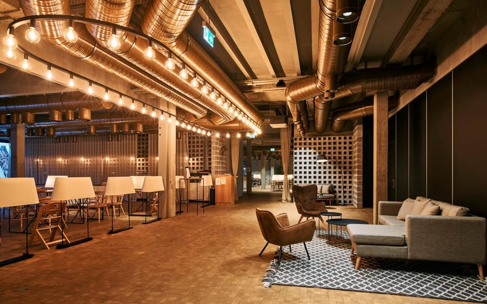 Restaurant/places to eat, Seating area