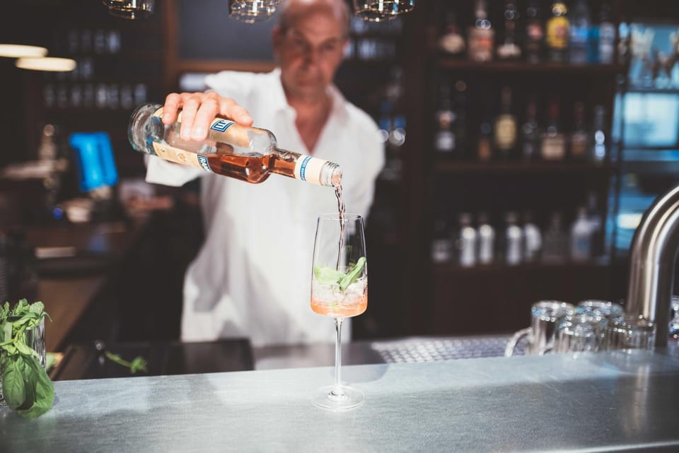 People, Lounge or bar, Lounge or bar, Food, Drinks, Alcoholic drinks