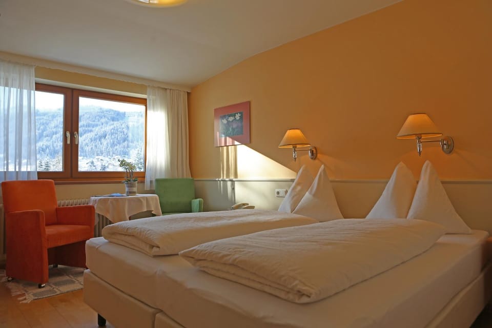 Bed, View (from property/room), Photo of the whole room, Decorative detail
