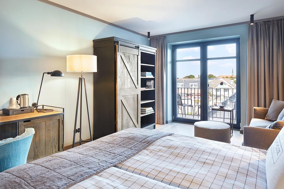 Bed, Balcony/Terrace, Photo of the whole room, Seating area