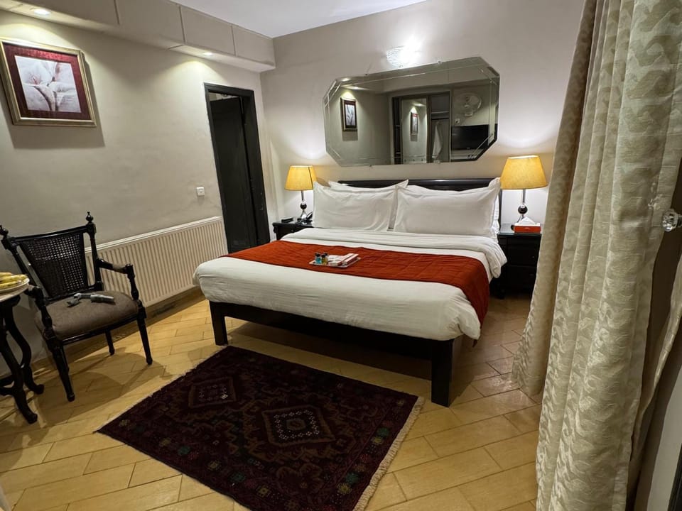 Bed, Seating area, Bedroom