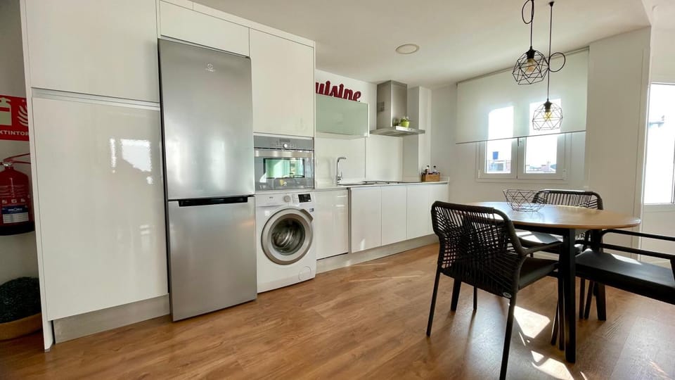 Kitchen or kitchenette, Dining area, dishwasher, oven, stove, washing machine