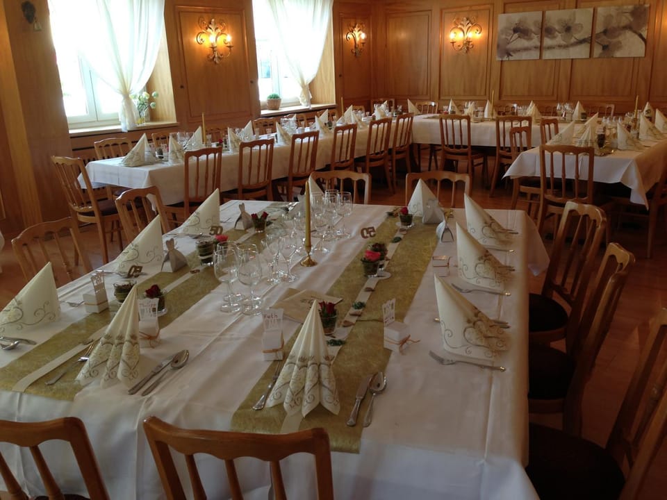 Restaurant/places to eat, Dining area