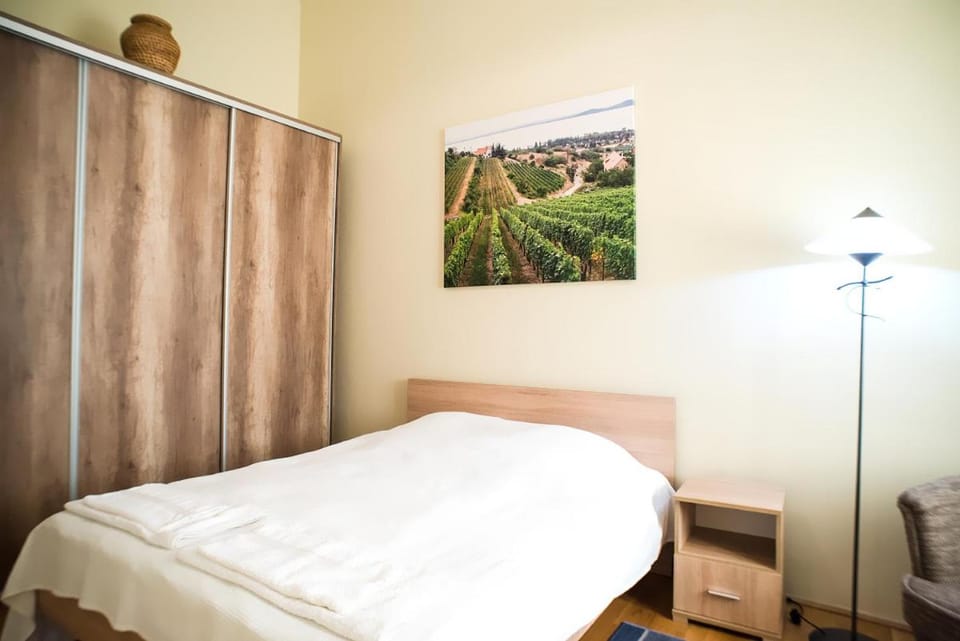 Photo of the whole room, Decorative detail, Bedroom