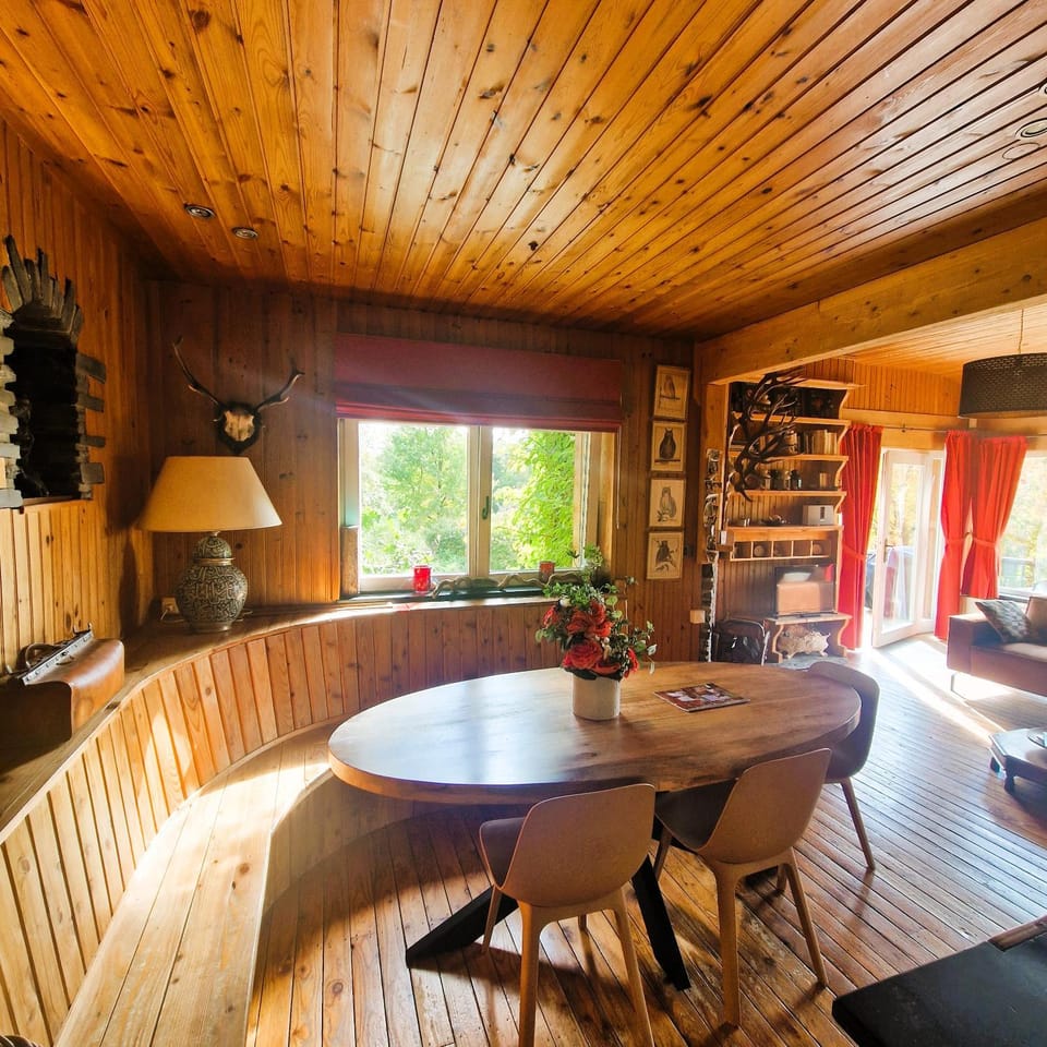 Seating area, Dining area