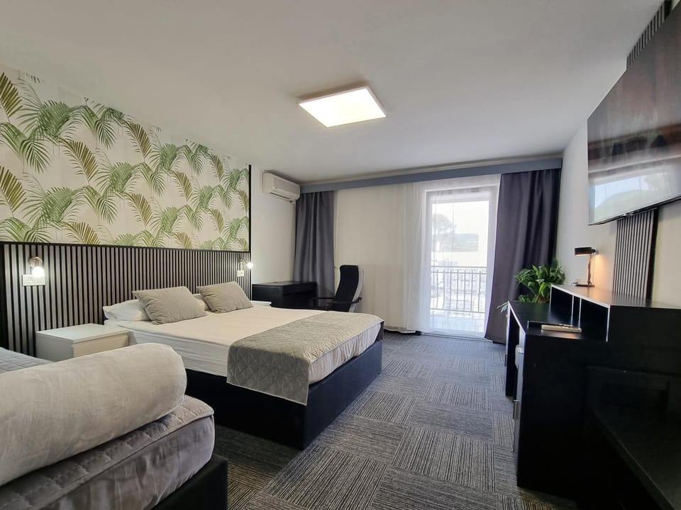 Bed, TV and multimedia, Photo of the whole room