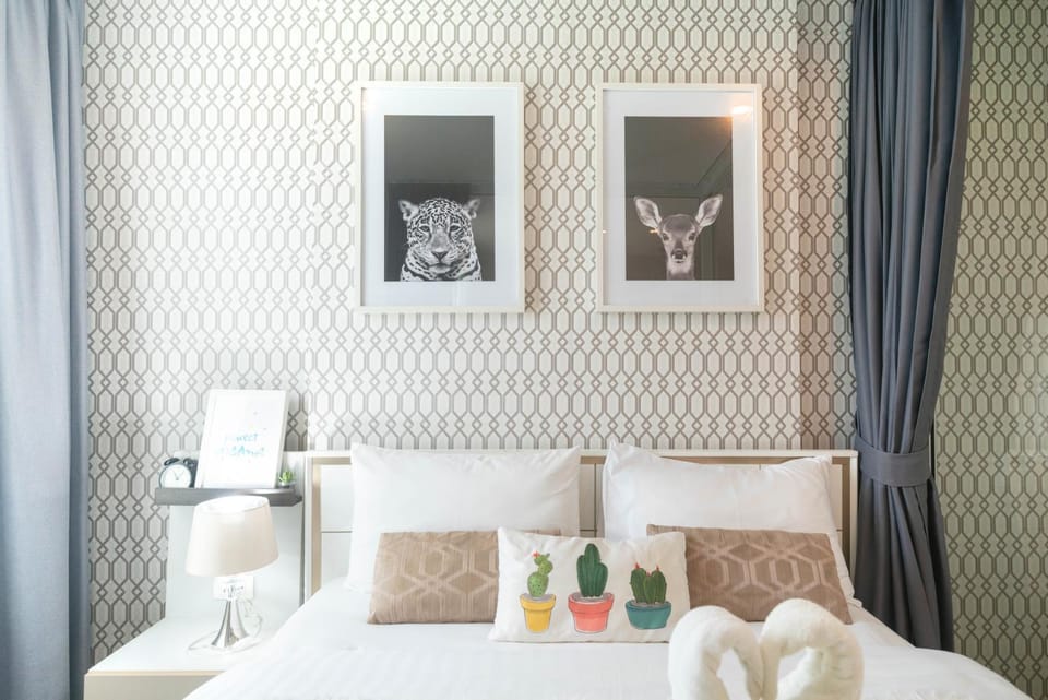 Photo of the whole room, Bedroom