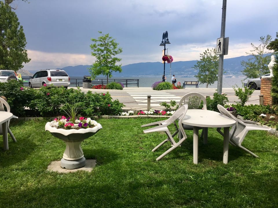 Garden, Seating area, Garden view, Lake view, Street view